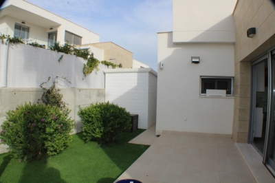 Villa - For rent - Orihuela - Alicante