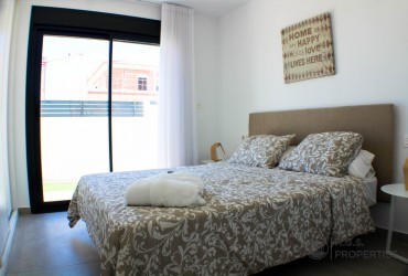Villa - For rent - LOS MONTESINOS - Alicante