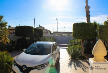 Villa - For rent - Torrevieja - Alicante