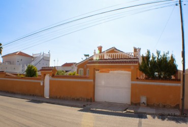 Villa - For rent - Ciudad Quesada - Alicante