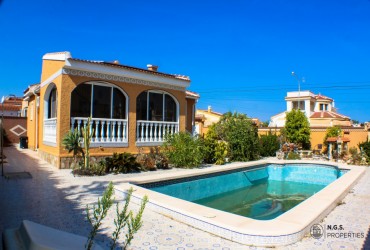 Villa - For rent - Ciudad Quesada - Alicante