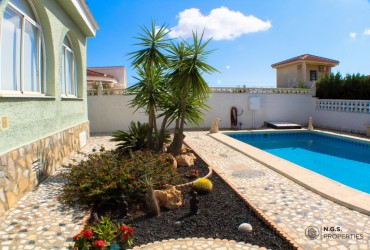 Villa - For rent - Ciudad Quesada - Alicante