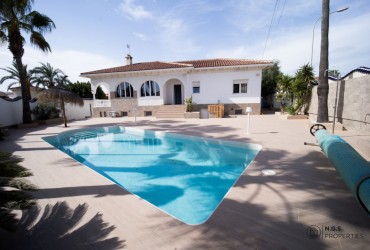 Villa - For rent - Ciudad Quesada - Alicante