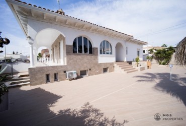 Villa - For rent - Ciudad Quesada - Alicante